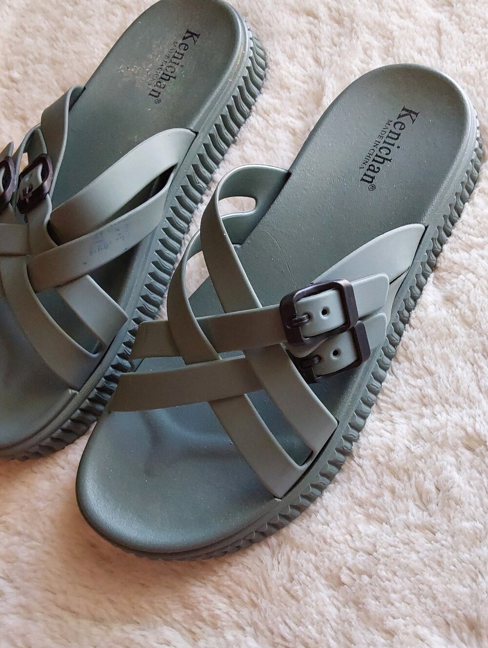 🌺 NWT Kenichan Gray-blue Crisscross Buckle Slide Sandals - Picture 2 of 6